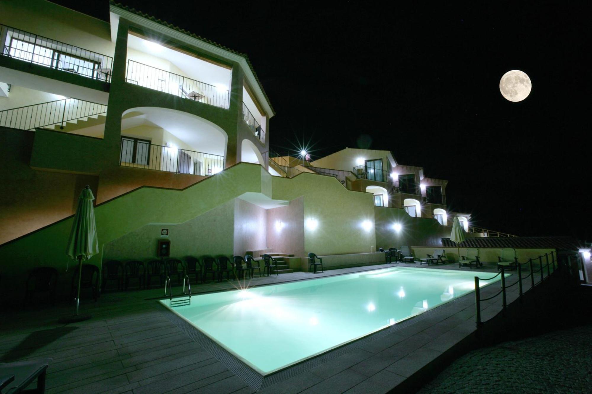 Hotel Castello Будони Екстериор снимка