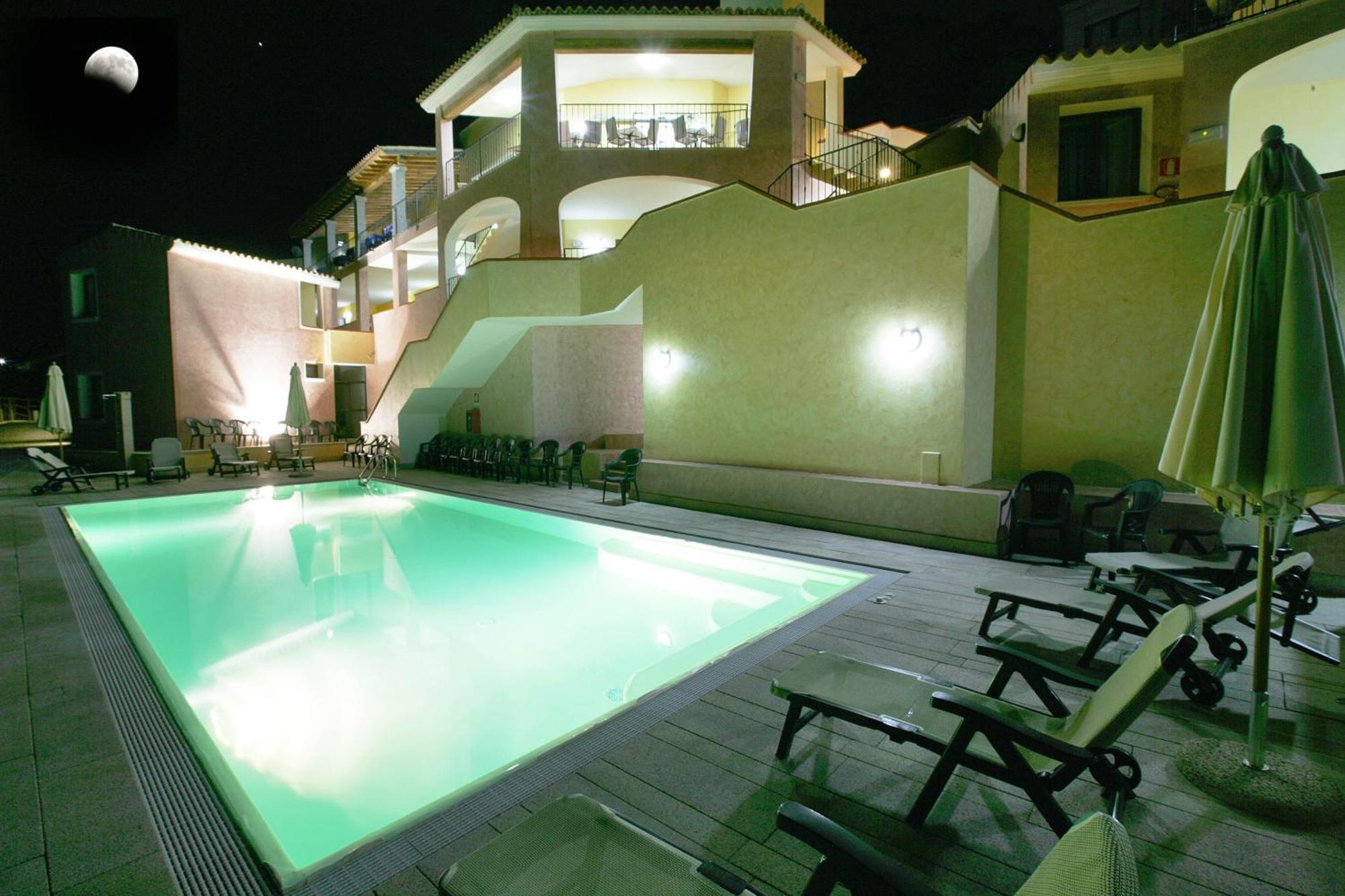 Hotel Castello Будони Екстериор снимка